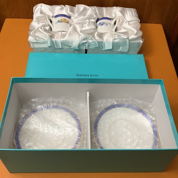 ⭐️⭐️⭐️Authentic Tiffany Tea Cup and Saucer Set⭐️⭐️⭐️
FIRM‼️❌ - Picture 6 of 16